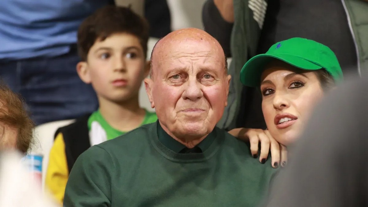 Μίμης Δομάζος: Η ανάρτηση της κόρης του, Πόπης και η επιθυμία της οικογένειας του «στρατηγού»