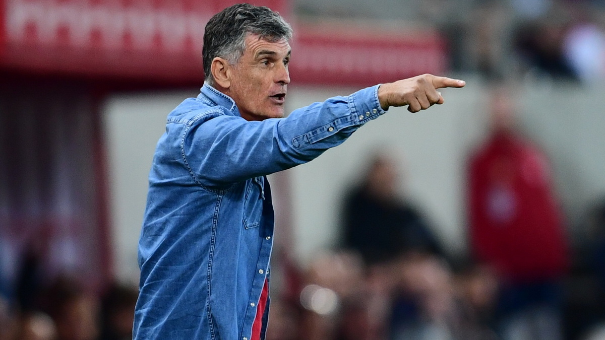 Ολυμπιακός: Αποθέωσε τον Μπάμπη Κωστούλα ο Χοσέ Λουίς Μεντιλίμπαρ – «Μας έδωσε τα πάντα, όχι μόνο τα γκολ»