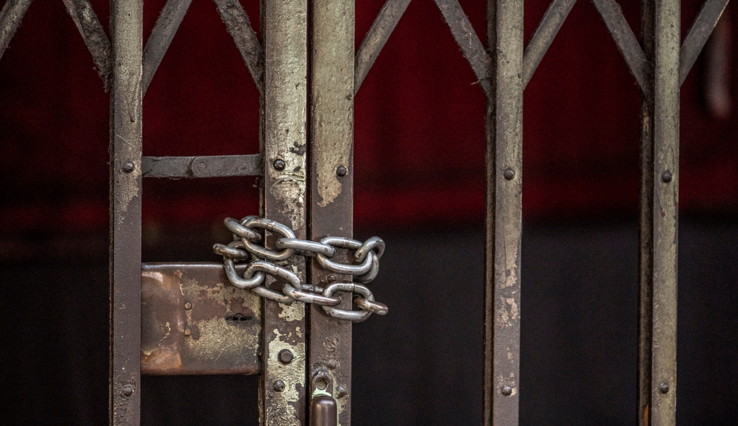 Φρίκη στην Αριζόνα: Μητέρα και γιαγιά κρατούσαν 13χρονη με νοητική αναπηρία σε αυτοσχέδιο κλουβί – Η αστυνομία την εντόπισε νεκρή στο σπίτι