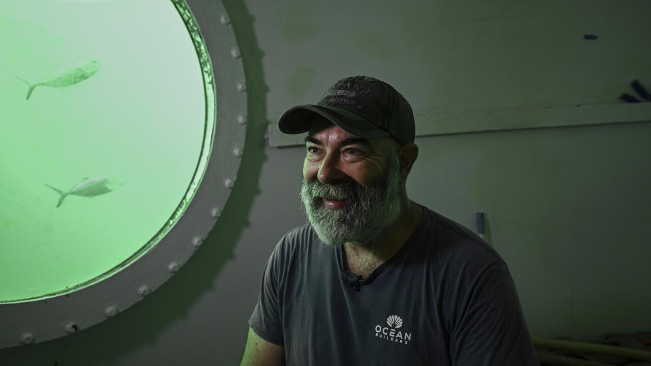 Ρεκόρ Γκίνες: Έζησε 120 ημέρες κάτω από τη θάλασσα και έγραψε ιστορία – «Ήταν μια μεγάλη περιπέτεια και λυπάμαι που τελείωσε»