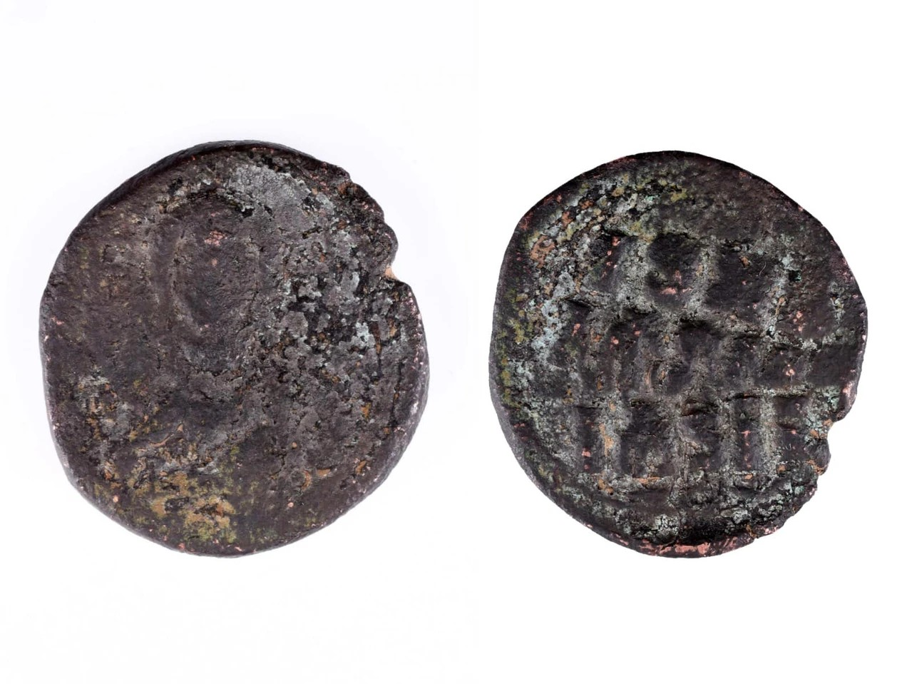 Το νόμισμα που ανακάλυψε στα Δαρδανέλια ο μαθητής γυμνασίου. Φωτογραφία: ΑΑ