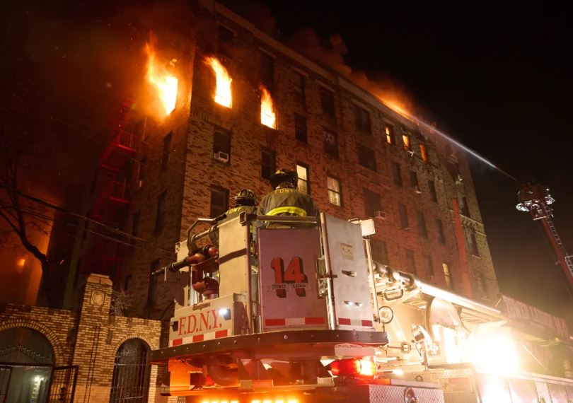 Νέα Υόρκη: Μεγάλη φωτιά σε οικιακό συγκρότημα στο Μπρονξ – 7 τραυματίες