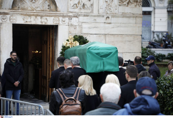 Μίμης Δομάζος: Στη Μητρόπολη η σορός