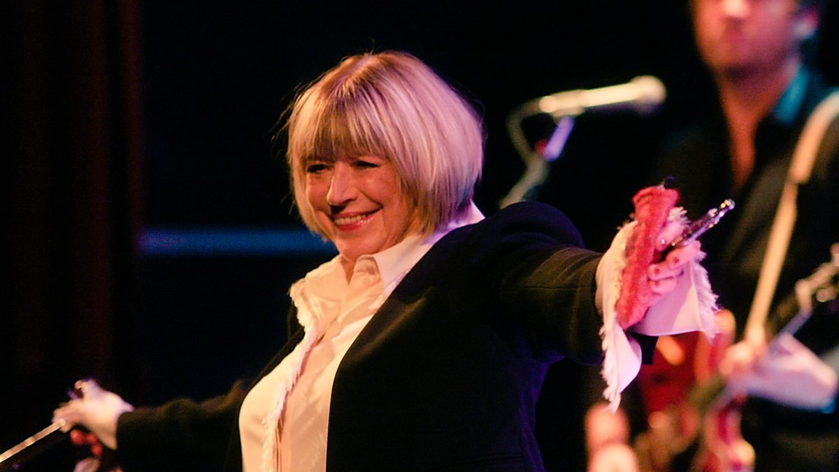 Πέθανε η τραγουδίστρια Marianne Faithfull