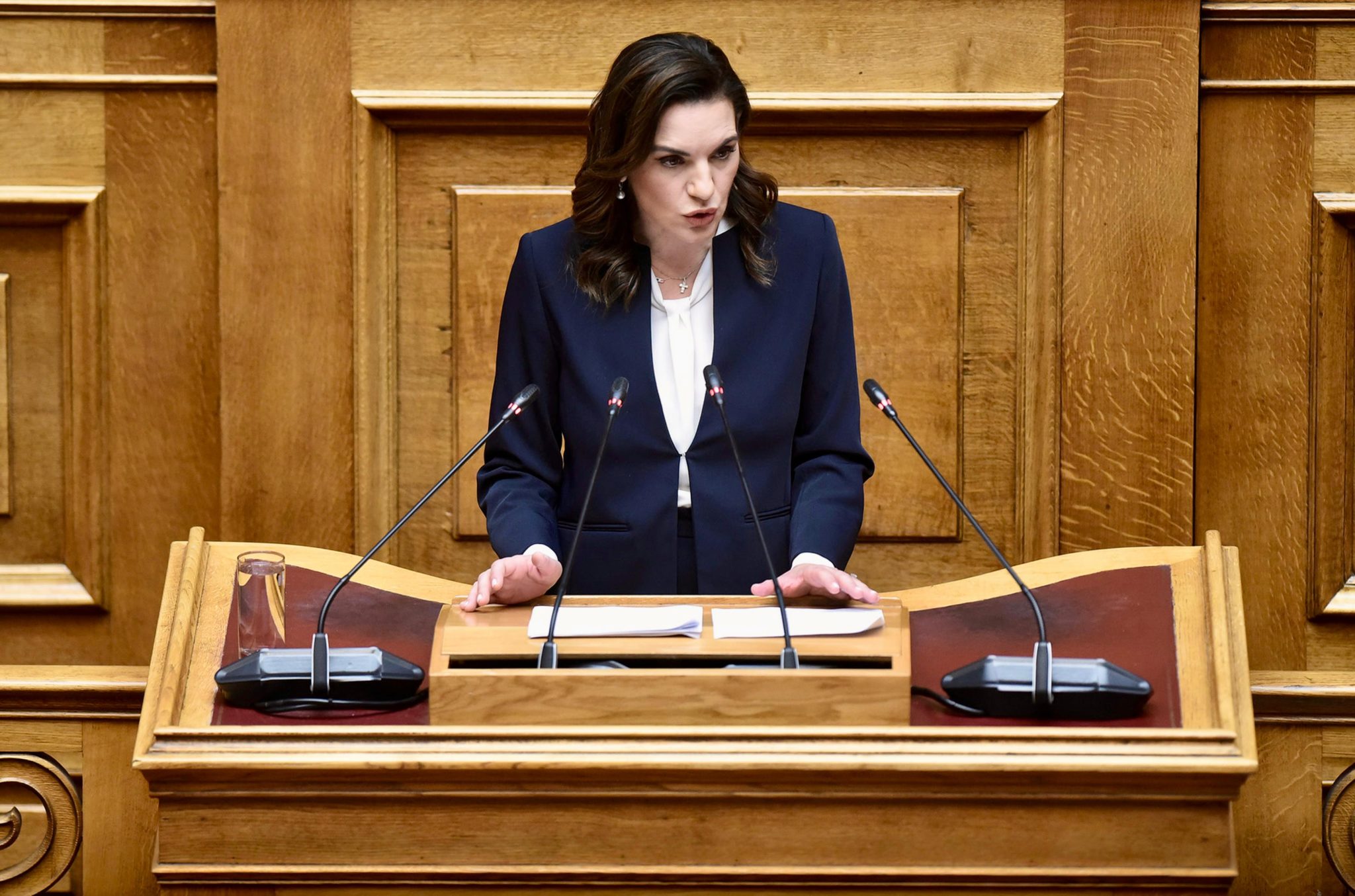 Υπουργείο Τουρισμού: Υπερψηφίστηκε το νομοσχέδιο για τις προδιαγραφές των AirBnB στη Βουλή – Τι αλλάζει