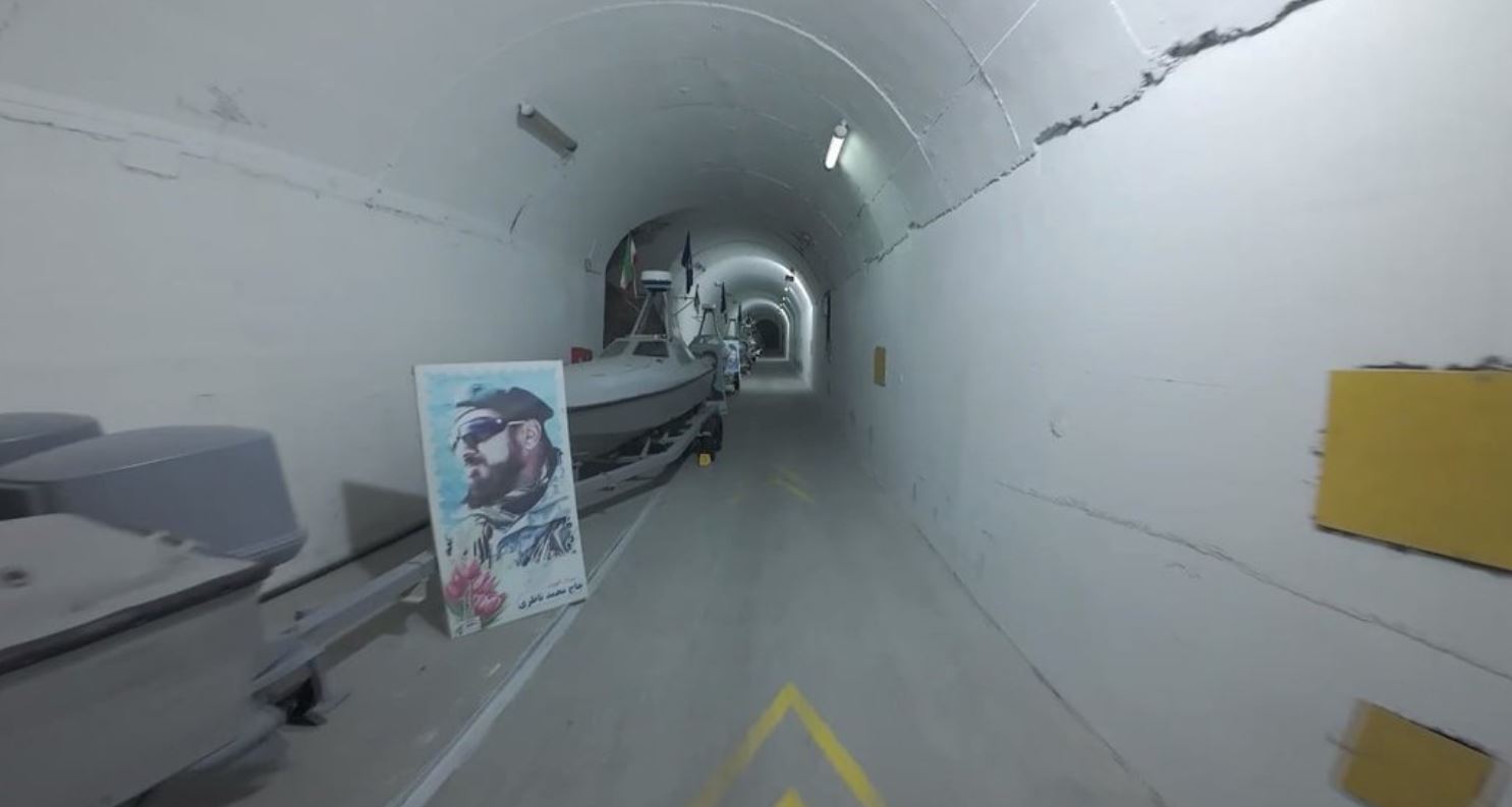 Ιράν: Επίδειξη δύναμης δύο ημέρες πριν από την ορκωμοσία Τραμπ – Αποκάλυψε «υπόγεια ναυτική βάση»