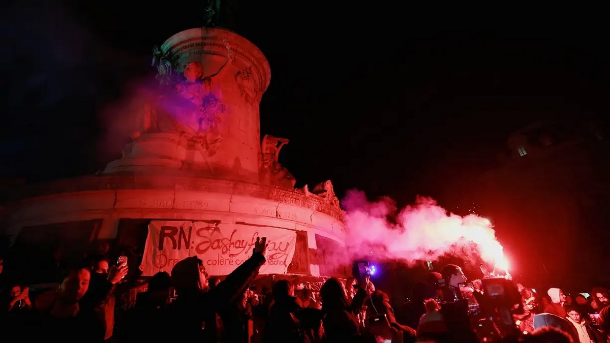 Ζαν Μαρί Λε Πεν: Βγήκαν στους δρόμους της Γαλλίας για να πανηγυρίσουν τον θάνατό του