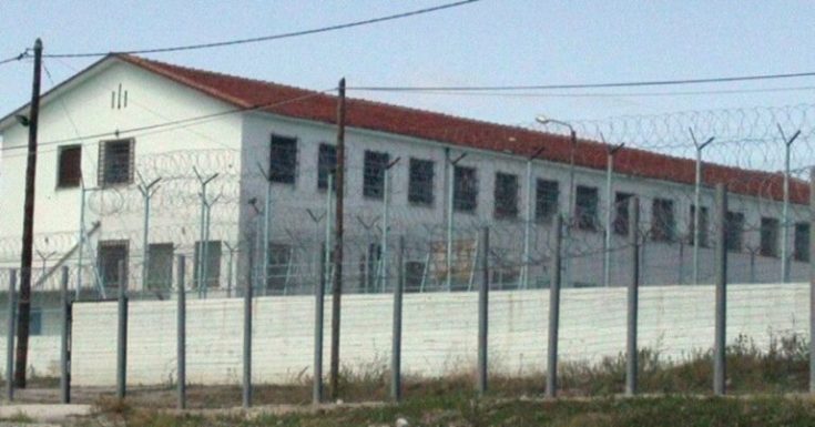 Απέδρασαν δύο κρατούμενοι από τις φυλακές Κασσαβέτειας