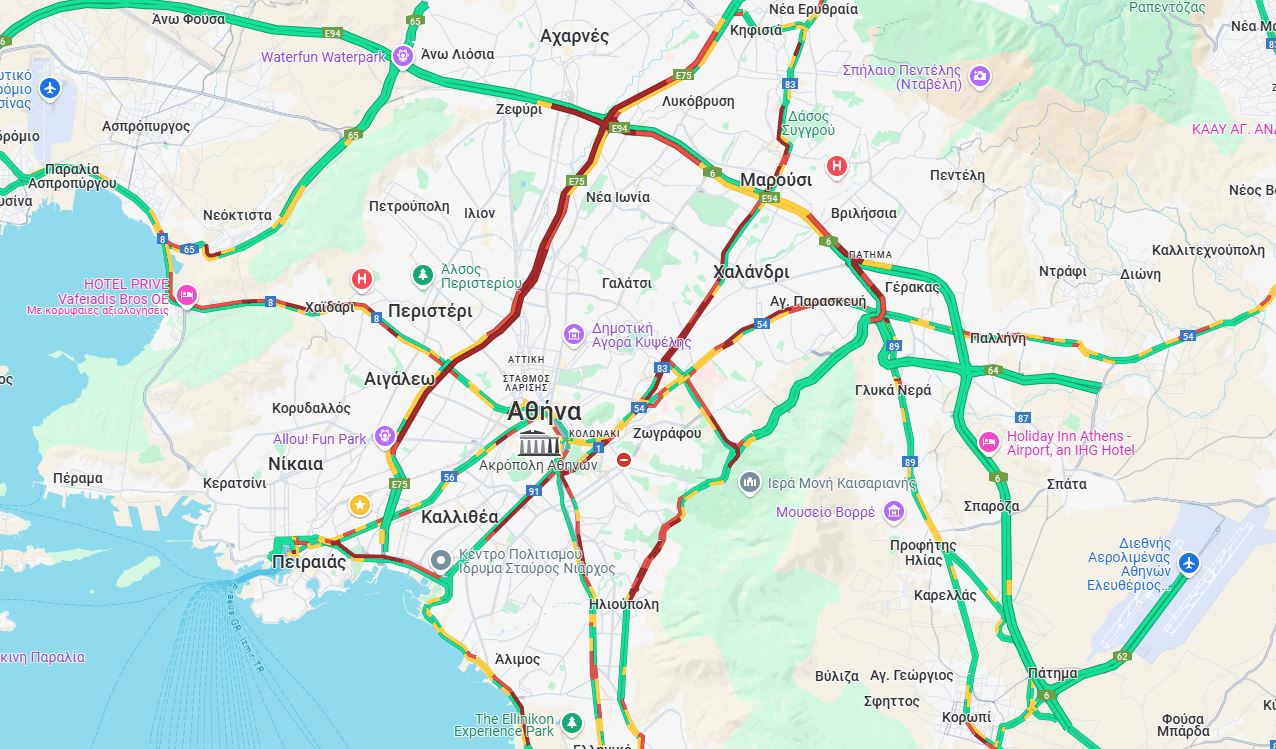 «Απέραντο πάρκινγκ» οι δρόμοι: Στο «κόκκινο» Κηφισός, Κηφισίας και Πειραιάς – Δείτε LIVE πού έχει κίνηση