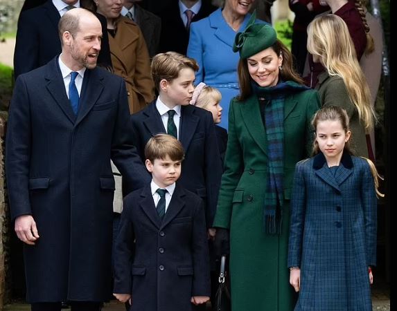 Κέιτ Μίντλετον – Πρίγκιπας Ουίλιαμ: Πόσο προσέχουν το ντύσιμό τους στις οικογενειακές εμφανίσεις και γιατί – Το κρυφό μήνυμα που στέλνουν