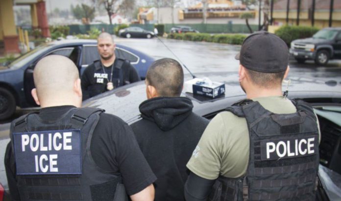 ΜΕΤΑΝΑΣΤΕΣ