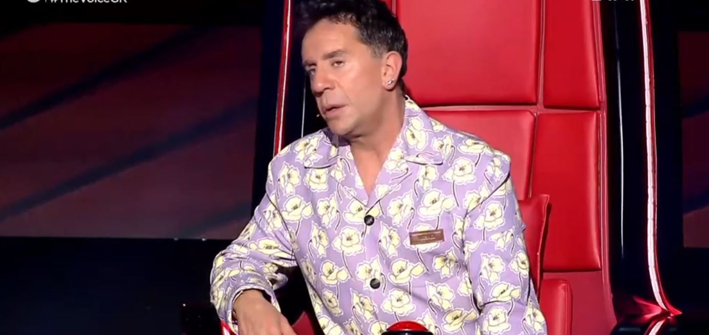The Voice: Η μπηχτή του Καπουτζίδη στον Μαζωνάκη – «Σου είπα να πάμε κάπου, είπες “όχι, να ξεκουραστούμε” και σε είδα στον Μάστορα!» BINTEO