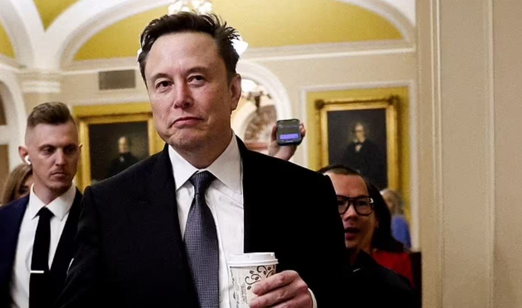 Έλον Μασκ: Νέα επίθεση στον πρωθυπουργό της Βρετανίας – Τον κατηγορεί για το σκάνδαλο της «συμμορίας βιαστών»