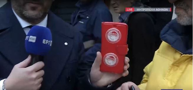 Φίλαθλος του Ολυμπιακού "αποχαιρετά" τον Μίμη Δομάζο