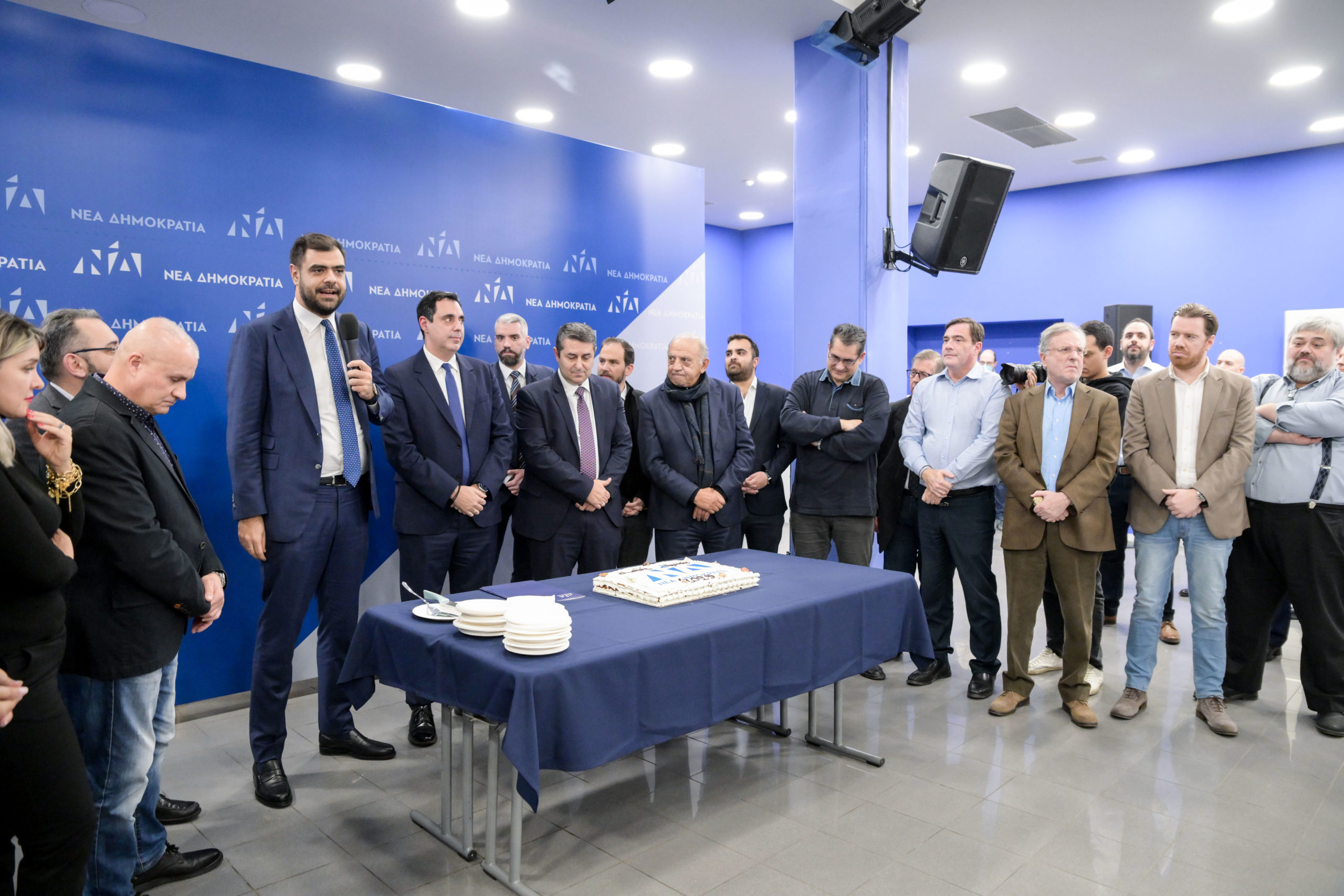 Νέα Δημοκρατία: Έκοψε την πρωτοχρονιάτικη πίτα της