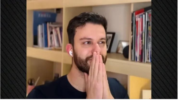 Τούρκος YouTuber ακούει το τραγούδι "Αστερομάτα" και δακρύζει