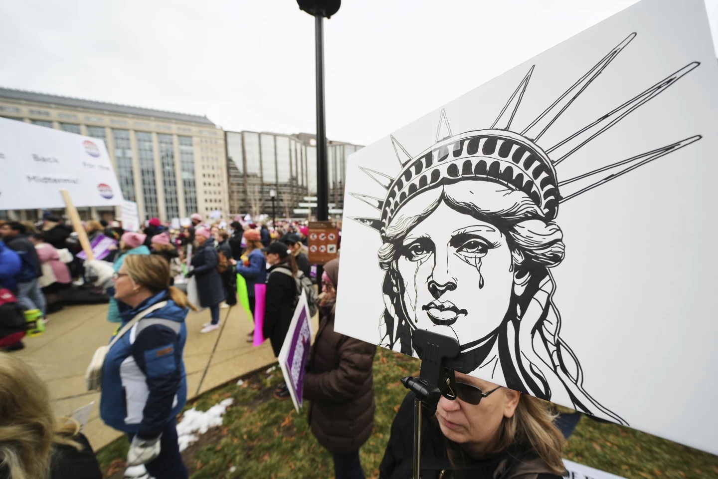 Ορκωμοσία Ντόναλντ Τραμπ: Μαζικές διαδηλώσεις στην Ουάσινγκτον – Δείτε εικόνες και βίντεο