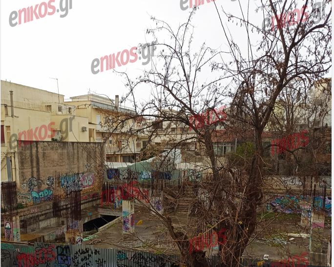 Καιρός: Άνοιξαν οι ουρανοί στην Αττική – Χαλάζι στον Πειραιά