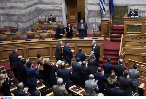 Θερμό χειροκρότημα στη Βουλή για τον Κώστα Τασούλα