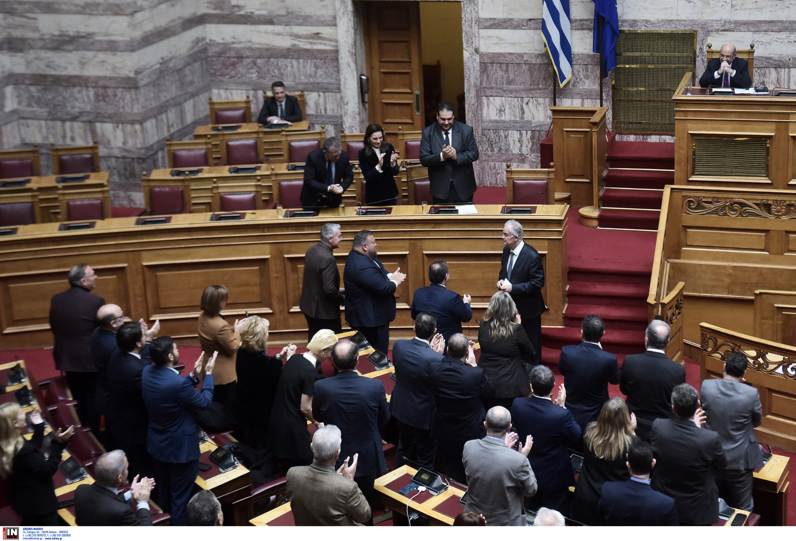 Θερμό χειροκρότημα στη Βουλή για τον Κώστα Τασούλα