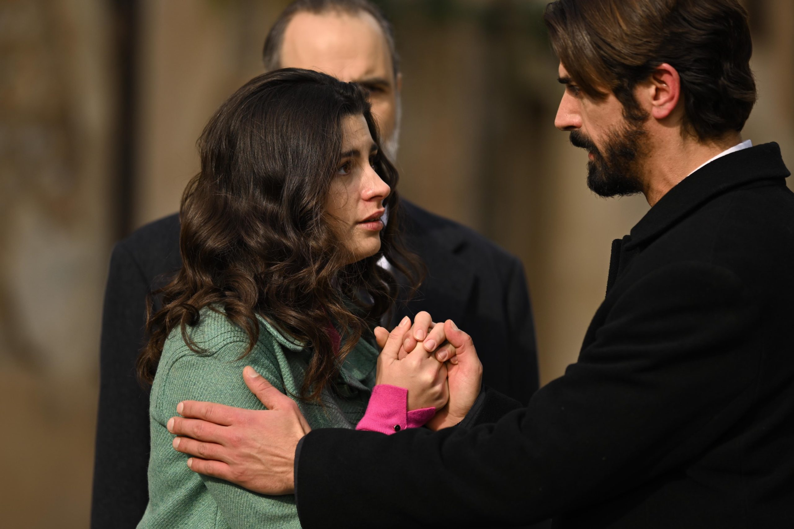 Άγιος έρωτας: Ο πατήρ Νικόλαος σώζει τελευταία στιγμή την Χλόη