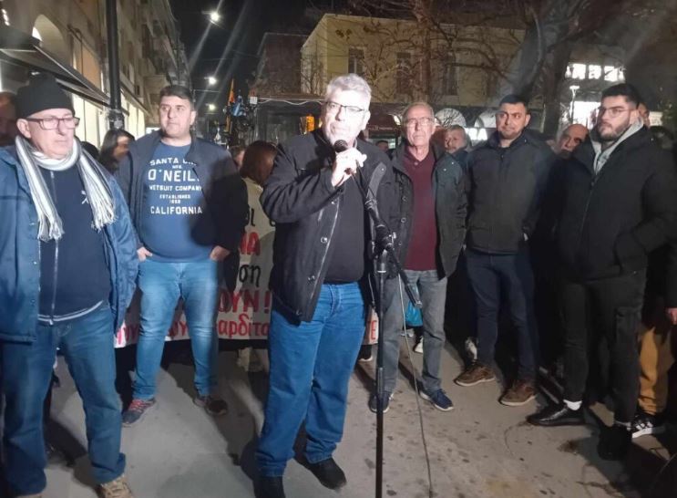 Καρδίτσα: Αγρότες πραγματοποίησαν πορεία με τρακτέρ στο κέντρο της πόλης