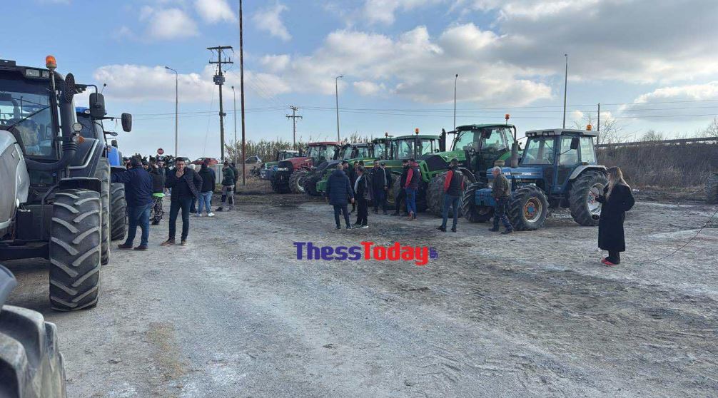 Θεσσαλονίκη: Αγρότες βγήκαν με τα τρακτέρ τους στον κόμβο Μαλγάρων – ΦΩΤΟ και ΒΙΝΤΕΟ