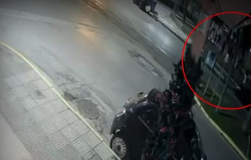 Άλιμος: Οι πρώτες εικόνες από την επίθεση κουκουλοφόρων με γκλοπ σε μαθητές – «Στο σημείο υπάρχουν ακόμα κηλίδες αίματος»