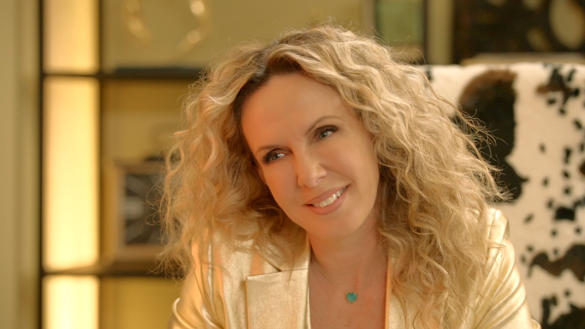 «Αρχελάου 5»: Πρόβα νυφικού για την Κέλλυ