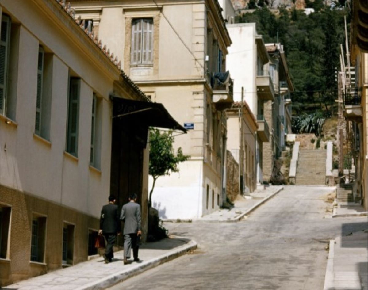 Κουίζ για την παλιά Αθήνα: Αναγνωρίζετε την οδό; Είναι από τις πιο γνωστές