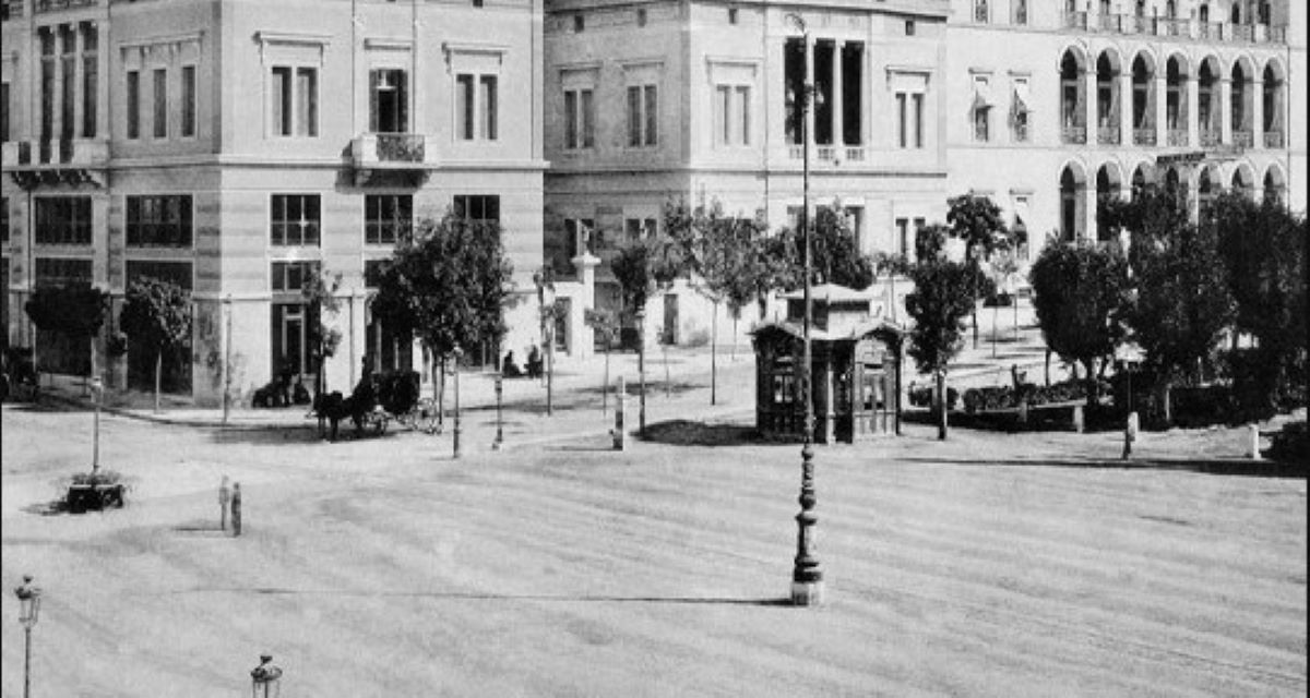 Κουίζ για την παλιά Αθήνα: Αναγνωρίζετε την πλατεία; Είναι από τις πιο γνωστές
