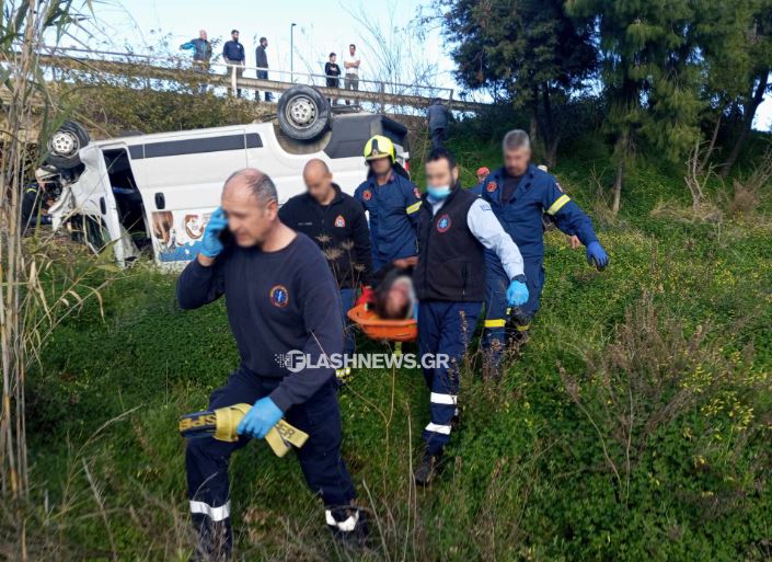 Τροχαίο στα Χανιά: Βαν έπεσε από γέφυρα στον ΒΟΑΚ – Τραυματισμένος ο οδηγός – ΦΩΤΟ και ΒΙΝΤΕΟ