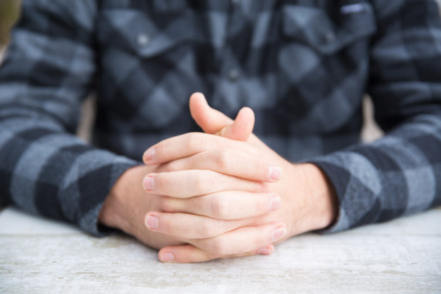 Άνοια: Το πρώιμο σύμπτωμα της νόσου που μπορεί να εμφανιστεί στα χέρια - Τι πρέπει να προσέξετε