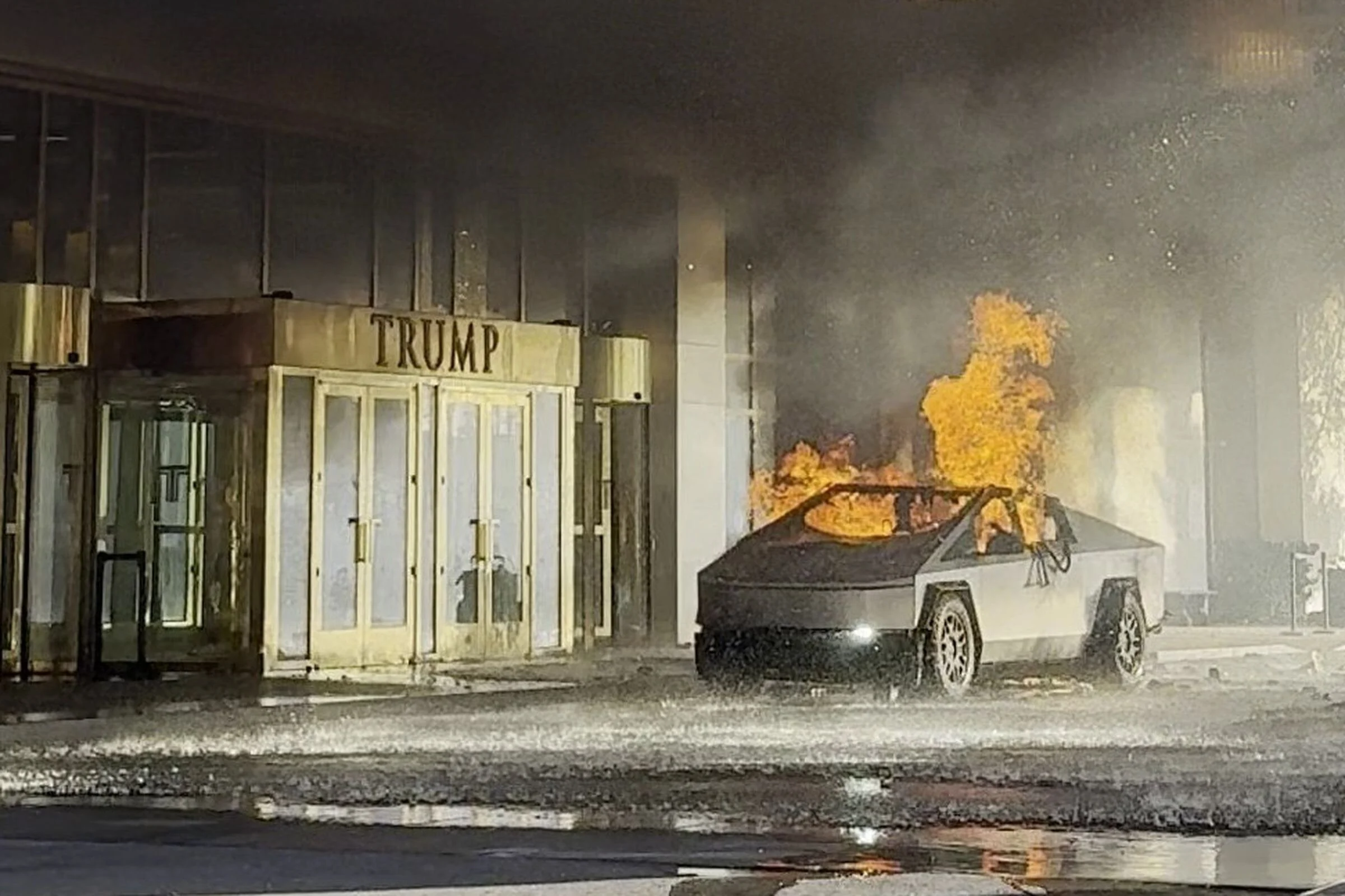 Λας Βέγκας: Αυτοπυροβολήθηκε στο κεφάλι πριν από την έκρηξη ο οδηγός του Cybertruck