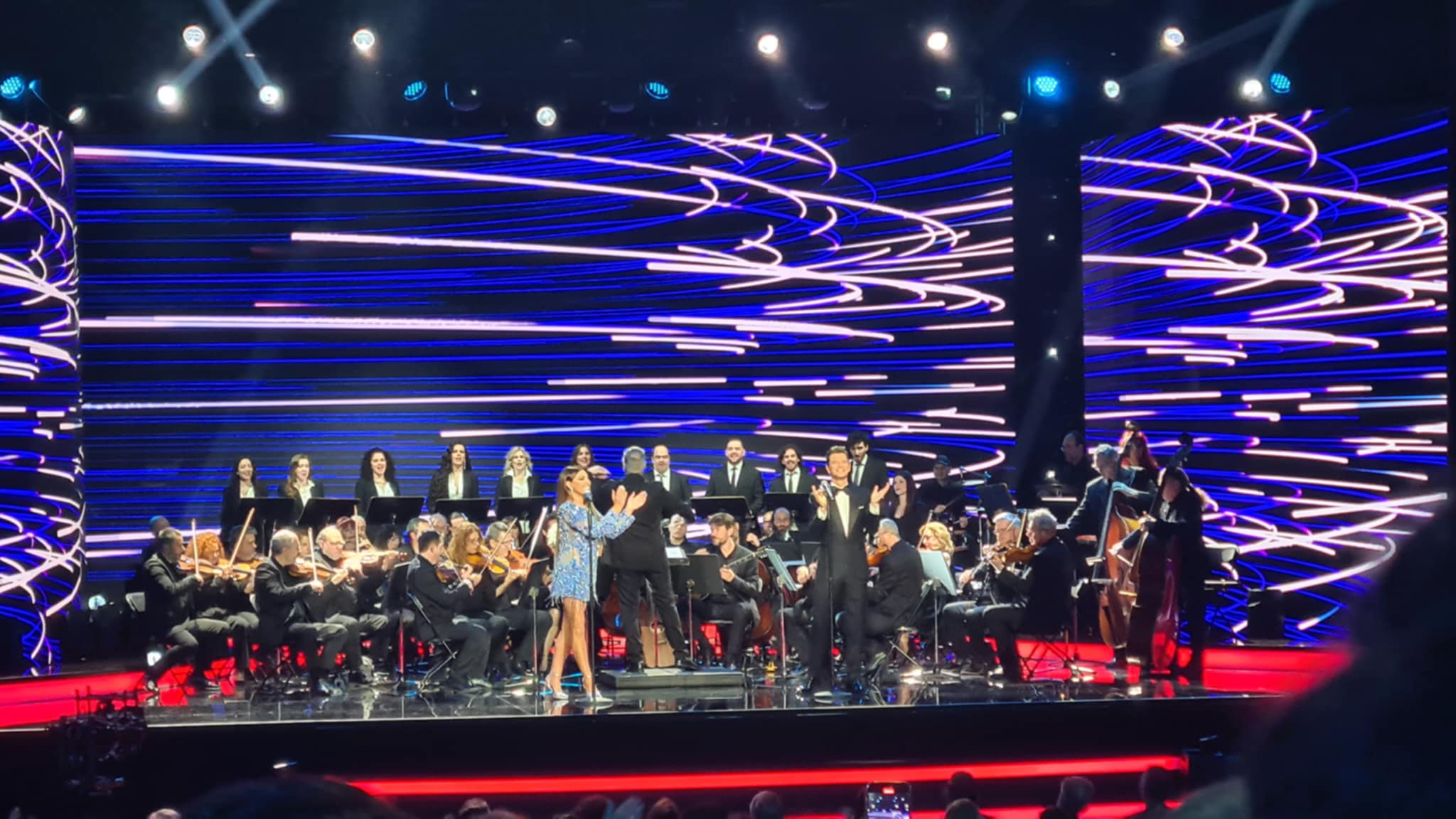 Eurovision 2025: Έλενα Παπαρίζου – Σάκης Ρουβάς «άνοιξαν» τον εθνικό τελικό με μια επική αναδρομή στο παρελθόν