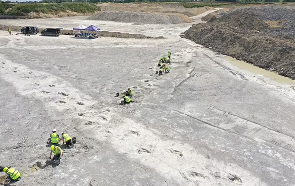 Βρετανία: Βρέθηκε η «λεωφόρος των δεινοσαύρων» – Έχει ηλικία 166 εκατομμυρίων ετών