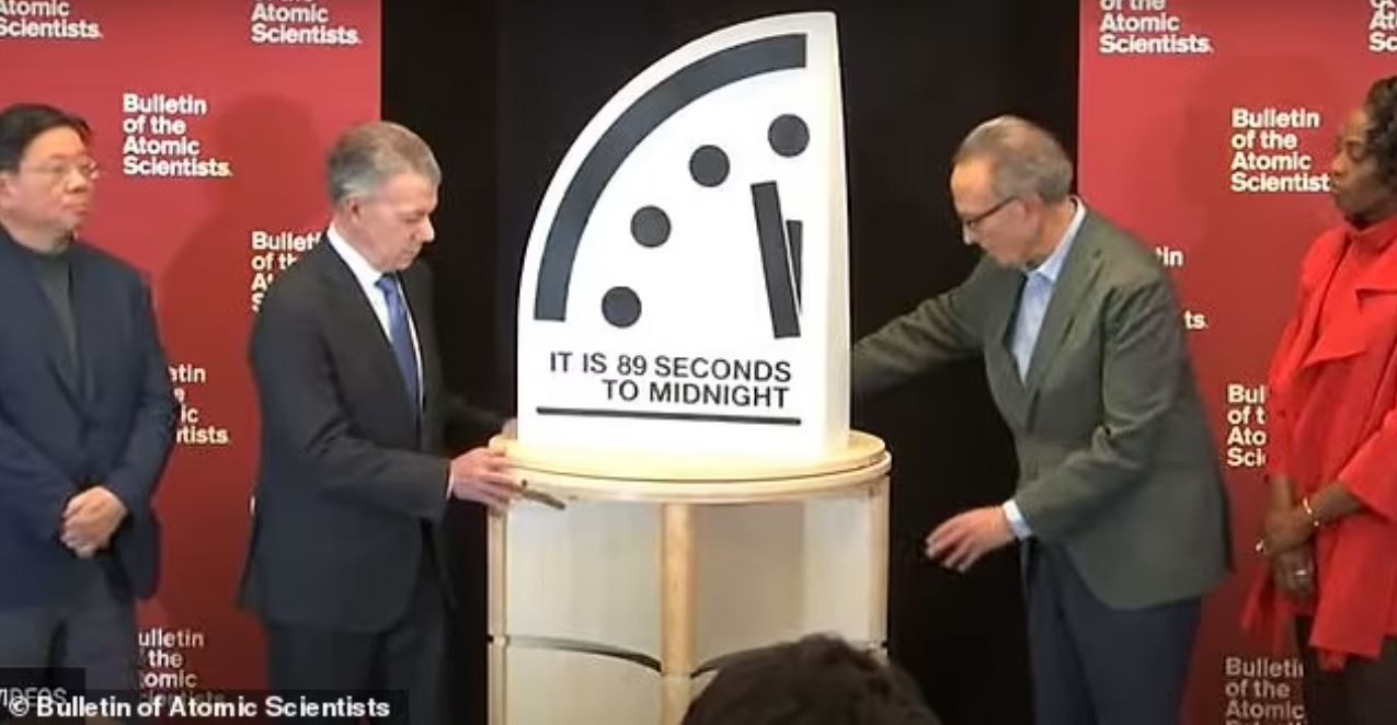 Ρολόι της Αποκάλυψης: Μετακινήθηκε ένα δευτερόλεπτο πιο κοντά στην απόλυτη καταστροφή του κόσμου