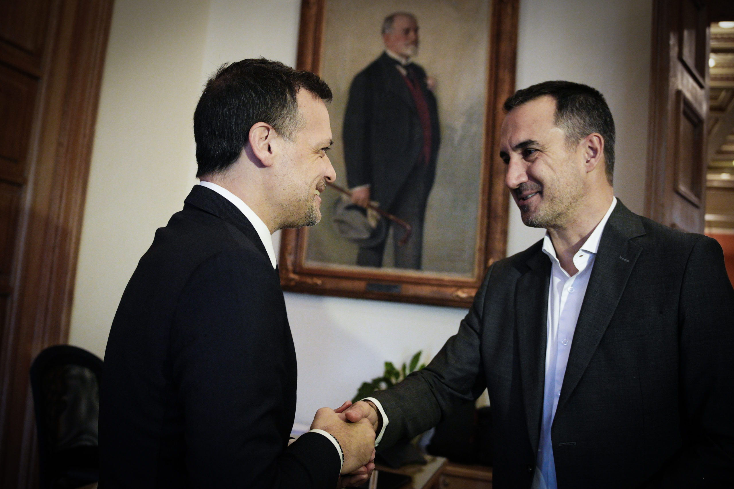 Συνάντηση Δούκα με Χαρίτση: Στο επίκεντρο η ανακύκλωση και το τέλος ταφής απορριμμάτων