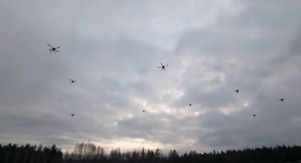 Σμήνη drones στην υπηρεσία του στρατιώτη με τεχνητή νοημοσύνη