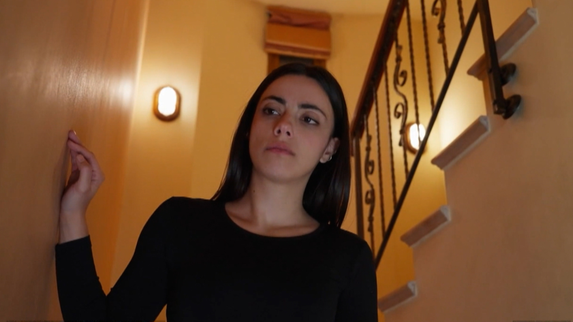 Η Γη της ελιάς: Η Ειρήνη πιάνει στα πράσα τον πατέρα της με την Ζωή