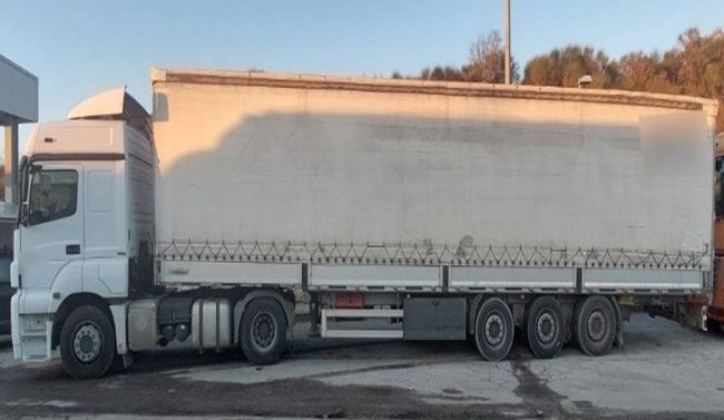 Έβρος: Συνελήφθη οδηγός νταλίκας που μετέφερε μη νόμιμους μετανάστες