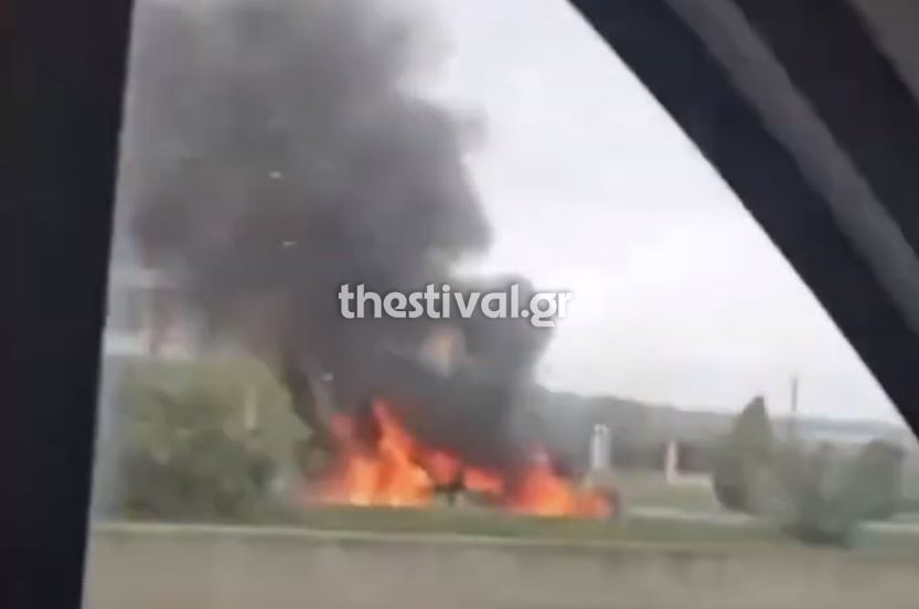 Θεσσαλονίκη: Αυτοκίνητο τυλίχθηκε στις φλόγες στην Μουδανιών – Κάηκε ολοσχερώς – ΒΙΝΤΕΟ