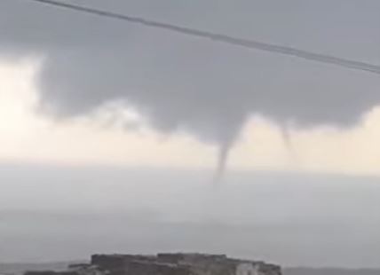 Φολέγανδρος: Εντυπωσιακός υδροστρόβιλος στο νησί – Δείτε το βίντεο 