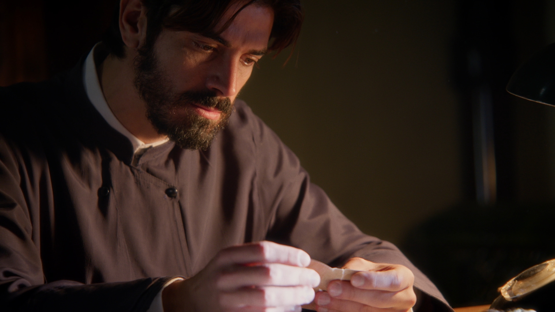 «Άγιος έρωτας»: Ο πατήρ Νικόλαος σε σύγκρουση με την μητέρα του