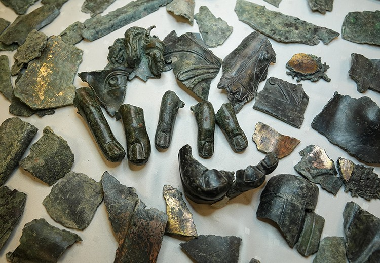 Τα θραύσματα στον σκουπιδότοπο μαρτυρούν παραγωγική δραστηριότητα. Φωτογραφία: ΑΑ