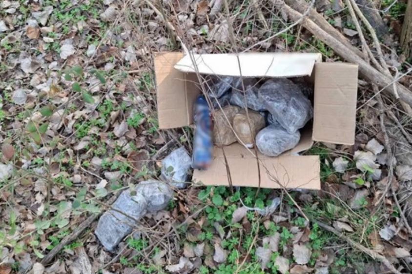 Θεσσαλονίκη: Επιχείρησαν να θάψουν 10 κιλά ηρωίνης σε δασική περιοχή – Δύο συλλήψεις – ΦΩΤΟ