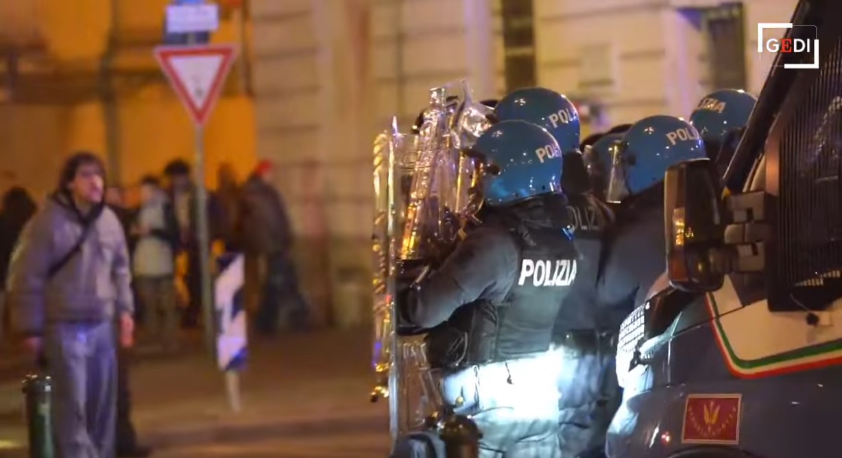 Ιταλία: Συγκρούσεις αστυνομίας – διαδηλωτών για την υπόθεση του θανάτου 19χρονου που δεν είχε σταματήσει σε έλεγχο καραμπινιέρων – ΒΙΝΤΕΟ & ΦΩΤΟ