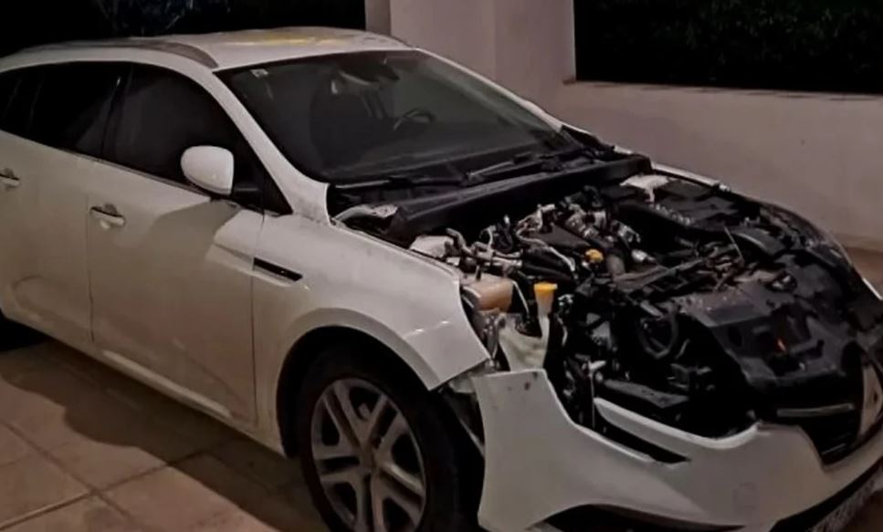 Θεσσαλονίκη: Ξήλωσαν το καπό αυτοκινήτου και άρπαξαν εξαρτήματα της μηχανής – Πήραν μέχρι και τα φανάρια