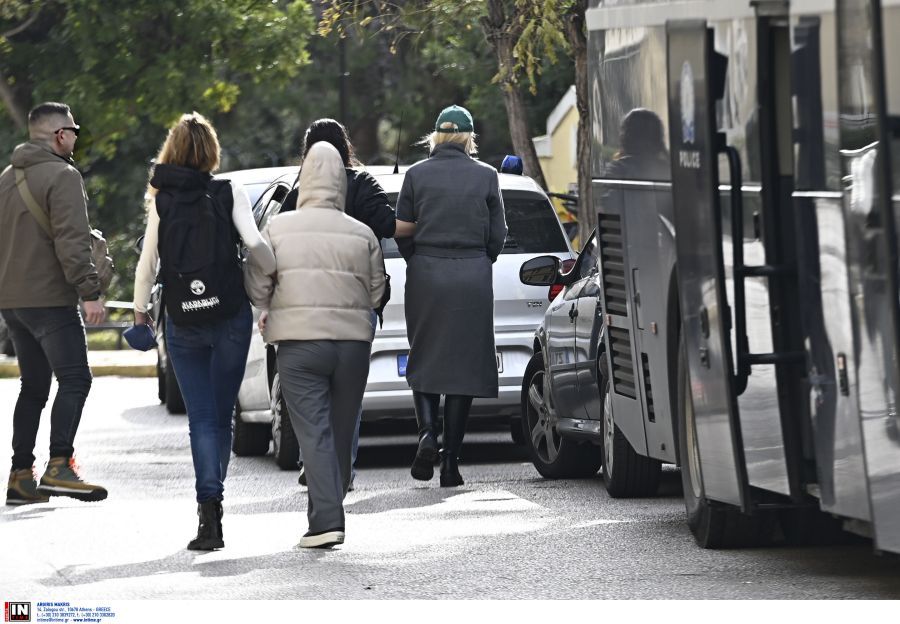 Κύκλωμα προστασίας οίκων ανοχής: Στενές σχέσεις με στελέχη της Greek Mafia είχε η βραβευμένη αξιωματικός – «Ειδοποίησε το μαγαζί να είναι σε επιφυλακή»