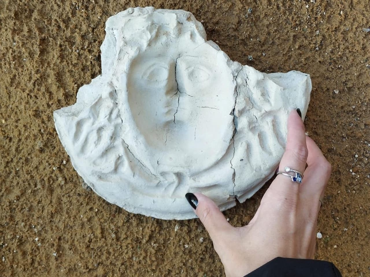 Ανακαλύφθηκε καλούπι του 1ου αιώνα π.Χ. για τη δημιουργία μασκών με μυθολογική μορφή σε αρχαία Ελληνική πόλη στην Ιταλία. Φωτογραφία: Finziade Project / Parco Archeologico e Paesaggistico della Valle dei Templi